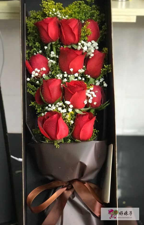 已经送到,祝福语内容是:女神节快乐,配送前的实物鲜花照片如下:致美丽